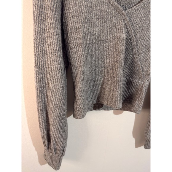 Hollister Women's Grey Ribbed Wrap V Neck Long Sleeve Crop Sweater Size M - Picture 4 of 5